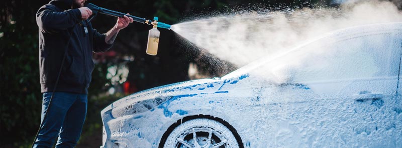 10 astuces pour laver facilement sa voiture à la lance haute pression