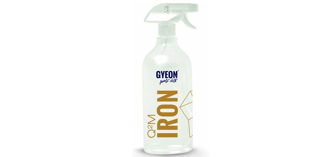 Le Q2M Iron de Gyeon est un décontaminant ferreu très efficace pour les jantes et la carrosserie