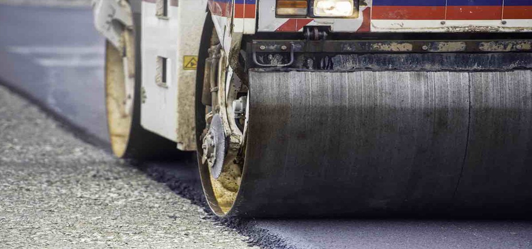 le goudron fraîchement posé contaminera très rapidement vos jantes et les parties basses de votre voiture