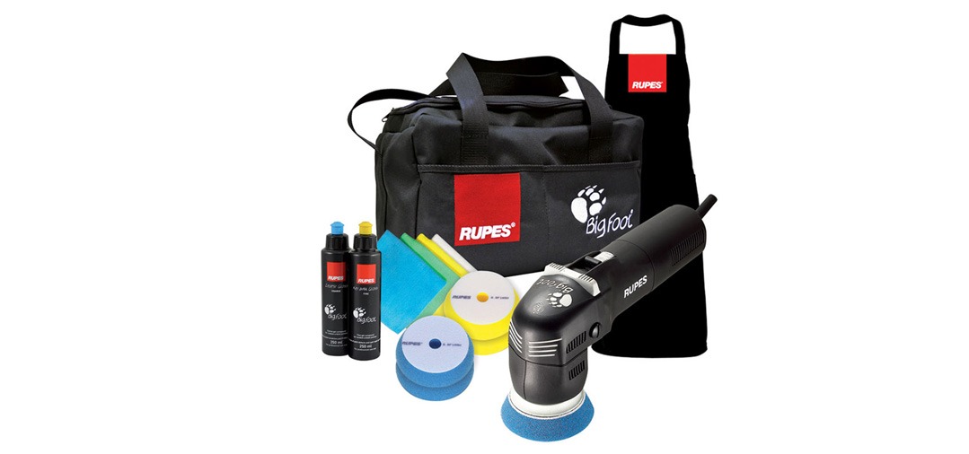 Le KIT Rupes comprends la polisseuse BigFoot LHR75E Mini ainsi que 2 POLISH, 4 PADS de polissage et des microfibres de buffing