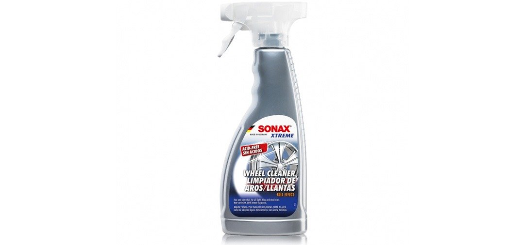 Voici le nettoyant jantes et décontaminant ferreux Sonax Xtrem Wheel Cleaner Plus