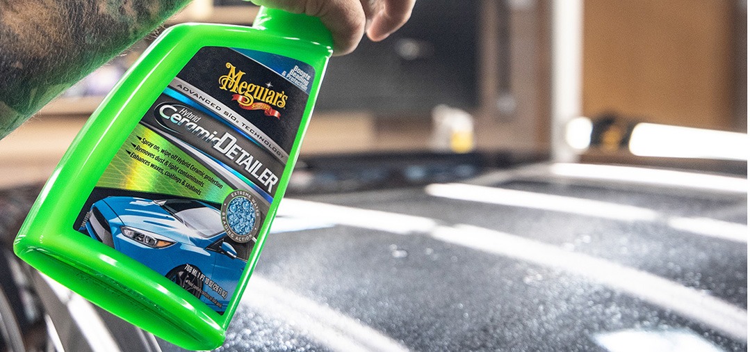 Vous pouvez utiliser le Quick Detailer Hybrid Ceramic Detailer de Meguiar’s après chaque lavage à la main, en aide au séchage ou en quick detailer pour booster votre protection céramique